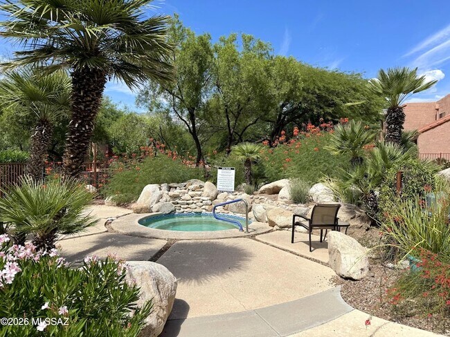 Building Photo - 5051 N Sabino Canyon Rd