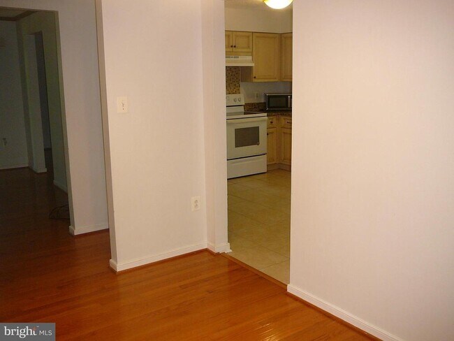 Building Photo - 231 Vine Pl