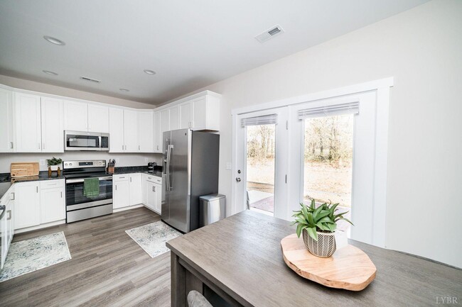 Building Photo - 16 Villa Ct