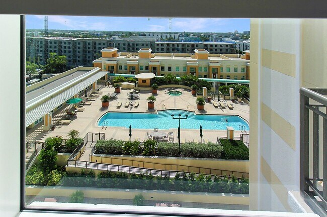 Building Photo - 800 N Tamiami Trl
