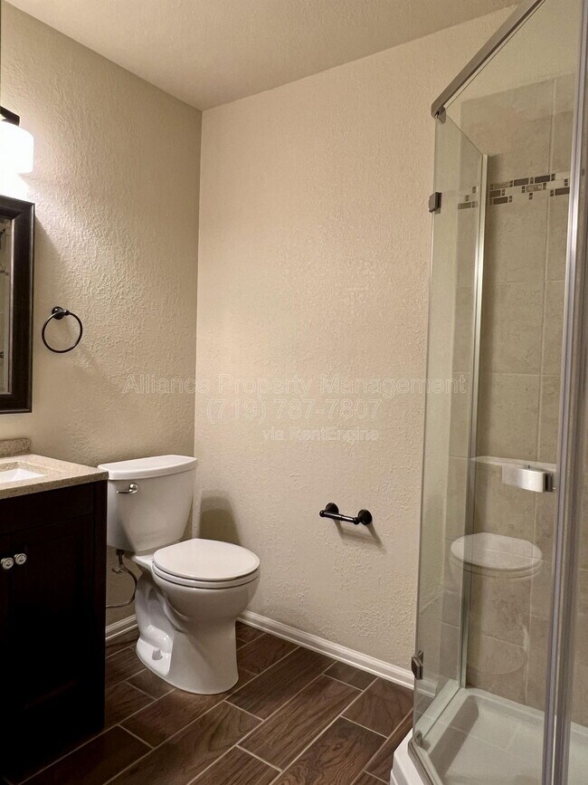 Building Photo - 6280 San Mateo Dr