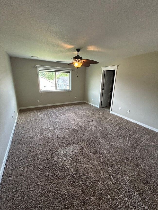 Building Photo - Beautiful 4 Bedroom, 2.5 Bath Home in Newberg- Pet Friendly!