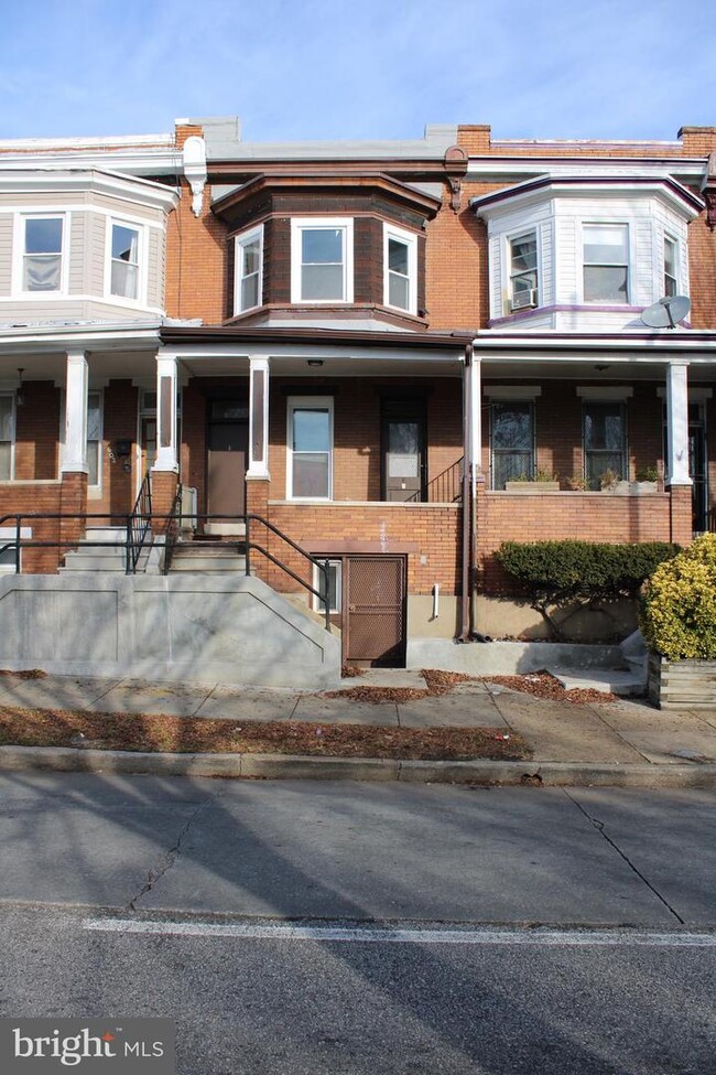 Building Photo - 604 E 33rd St