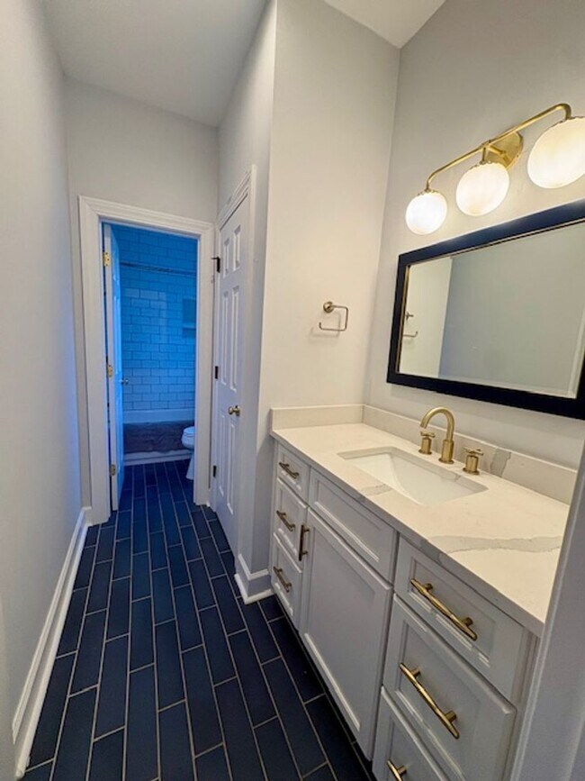 Building Photo - Spacious Five Bedroom Home in Mount Pleasant