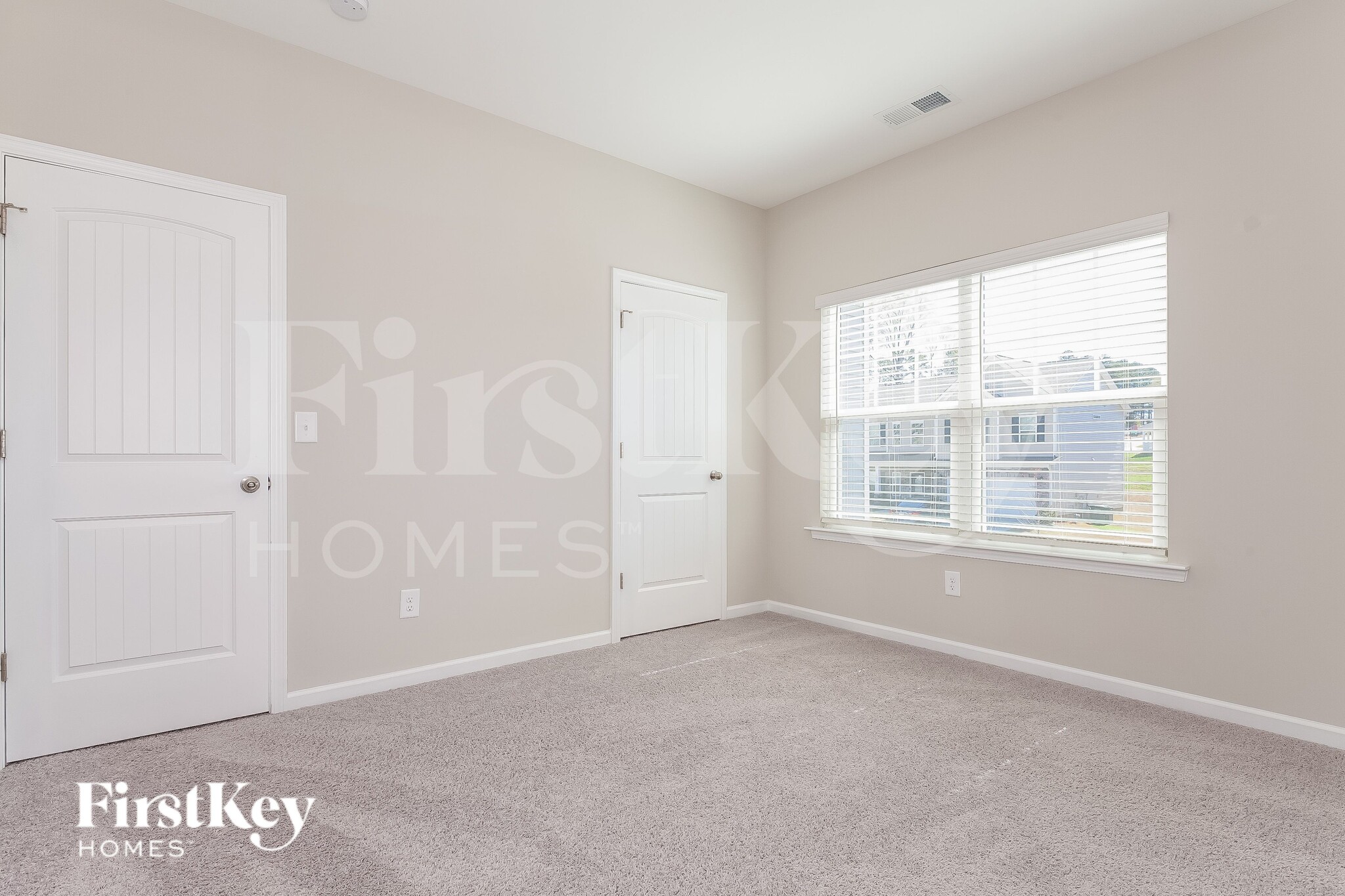 Building Photo - 5521 Begonia St