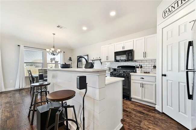 Building Photo - 436 Musgrav