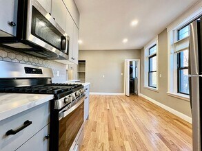 Building Photo - 9/1 No Fee! Spacious, updated 5BR/2BA in Cleveland Circle!