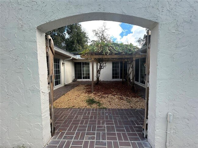 Building Photo - 3322 NW 39th Ter