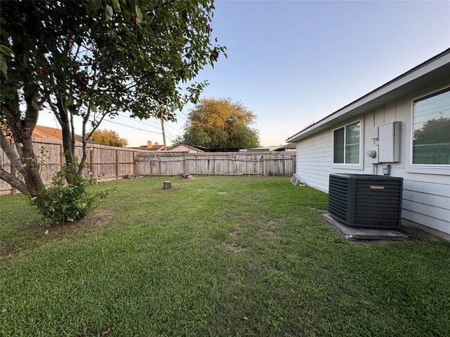 Building Photo - 9403 Bollingbrook Dr