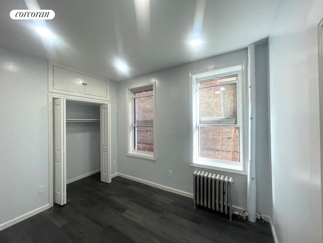 Building Photo - 2297 Loring Pl N