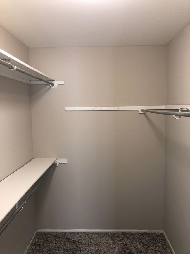 Building Photo - Wheeling, Lexington Commons 2BR/2BA 1 Garage & 2 Pools!