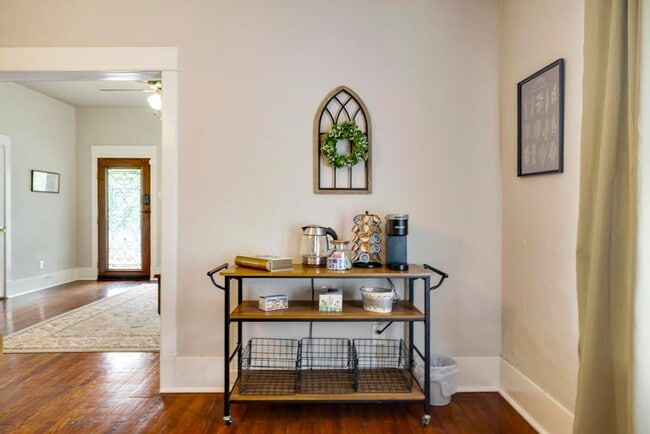 Building Photo - Fully Furnished 3 bedroom 2 bath  for 2 weeks or a Month stay