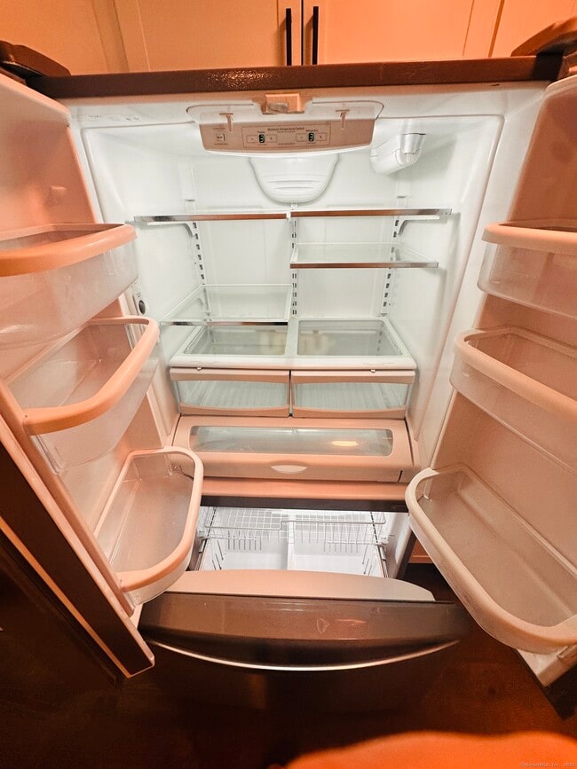 Building Photo - 266 Linwood St