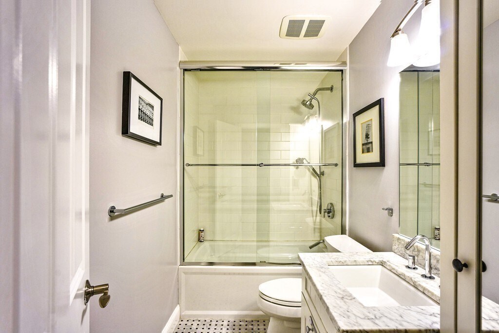 Building Photo - 10 Charlesgate E