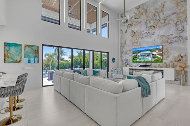 Building Photo - 1161 Pine Point Rd