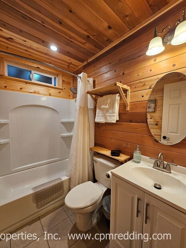 Building Photo - Country Living with 4 Bedrooms plus an Office!