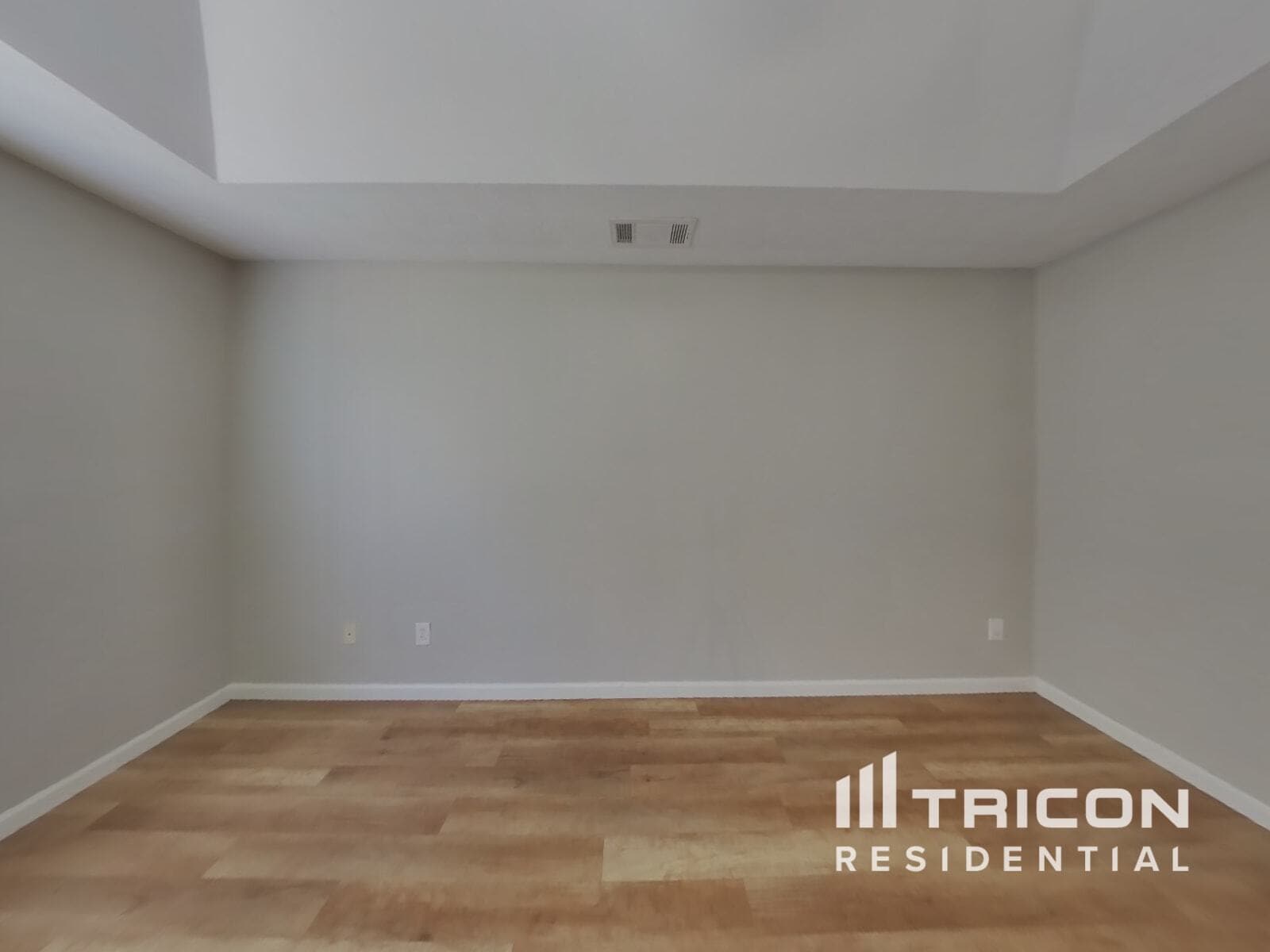 Building Photo - 1440 Twin Manor Dr