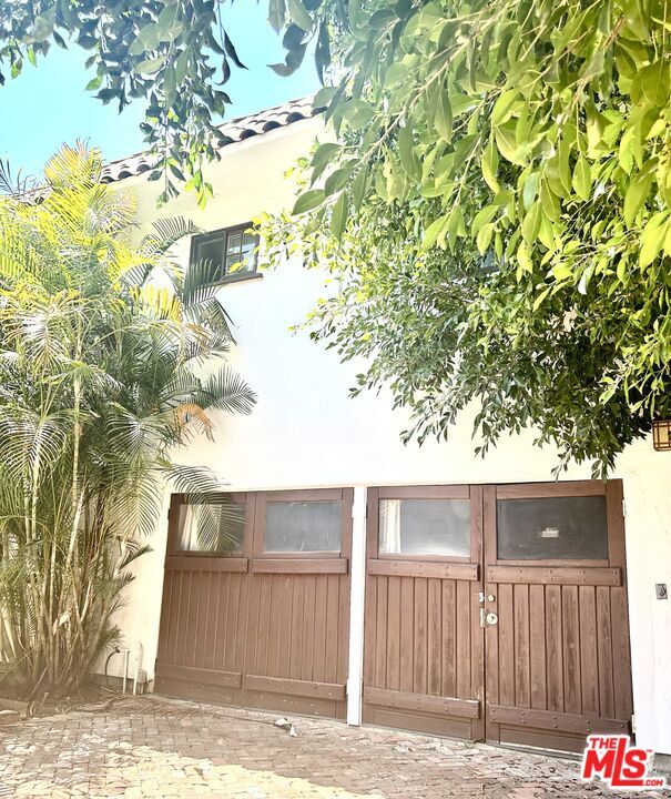 Building Photo - 449 N Sweetzer Ave