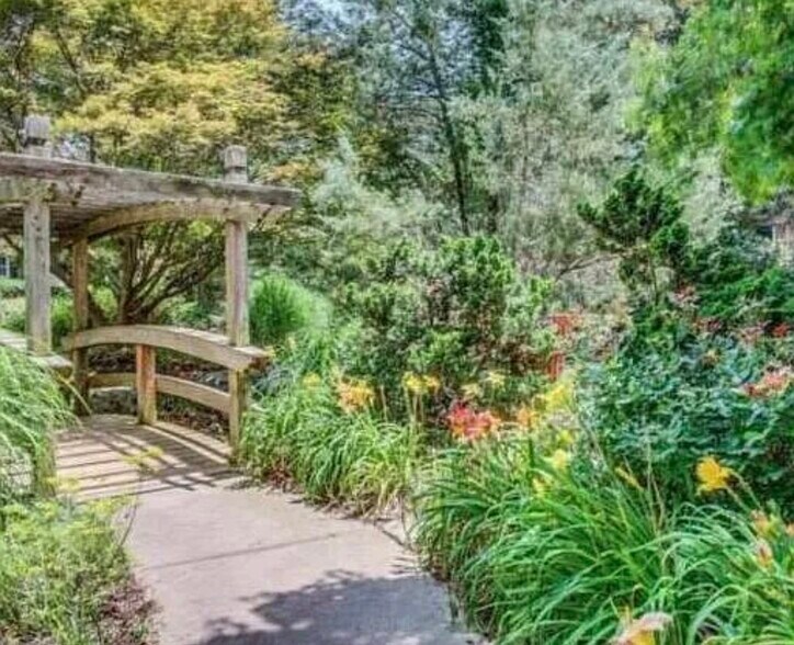 Building Photo - 2025 Woodmont Blvd