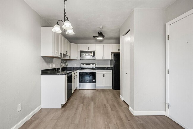 Building Photo - 22 Irving St