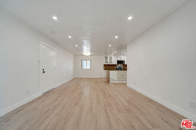 Building Photo - 9005 Cynthia St