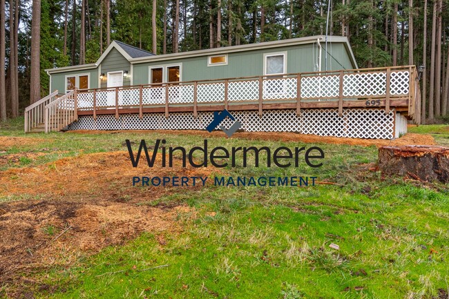 Building Photo - Charming Woodland Retreat in Coupeville, WA!