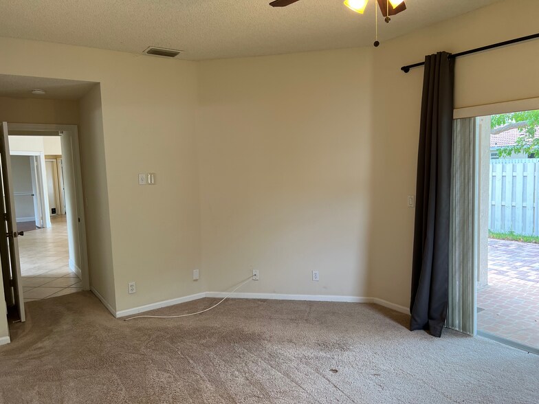 Building Photo - 6053 NW 45th Ave