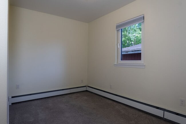 Building Photo - 2 Bedroom/ 1 Bath House