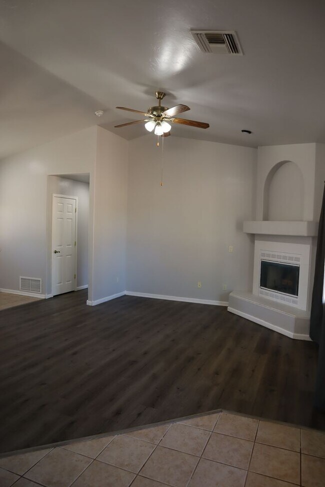 Building Photo - Livable, Lovable, & Available!