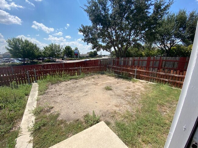 Building Photo - Spacious 3BR/2.5BA Home in San Antonio
