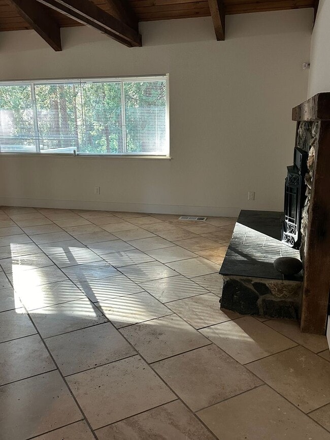 Building Photo - HOLIDAY SPECIAL ~ Home for Rent!