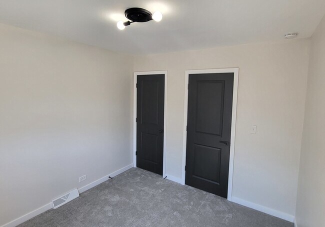 Building Photo - 9147 S Cottage Grove Ave