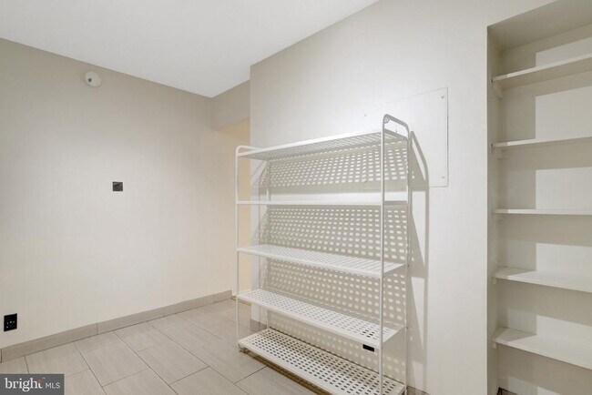 Building Photo - 307 Yoakum Pkwy
