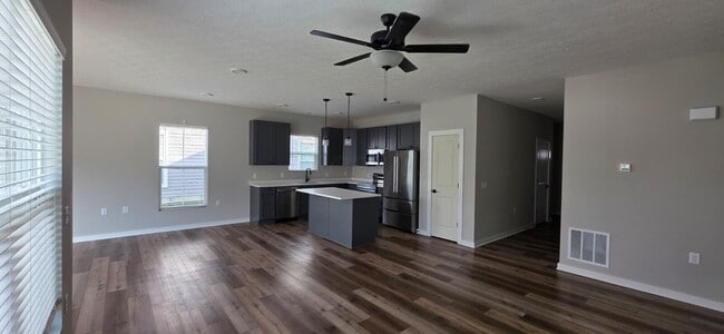 Building Photo - 566 Rochdale Run