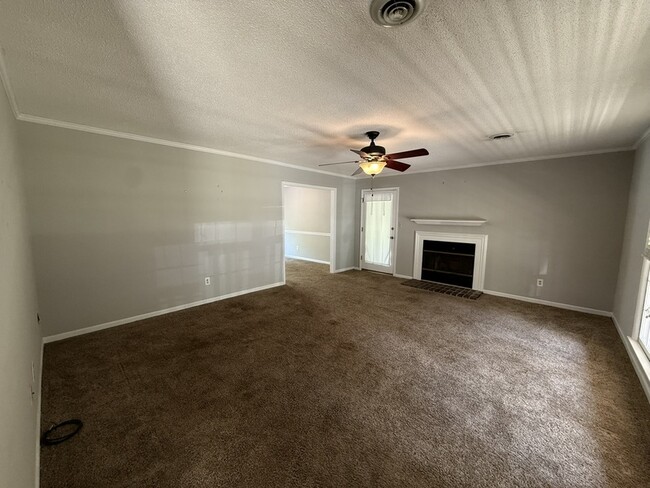 Building Photo - 110 S Pinepoint Dr