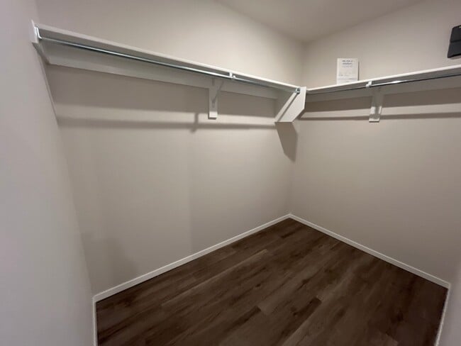 Building Photo - Pre-Leasing Now: Inviting 3-Bed, 2-Bath Home in Barberry Court