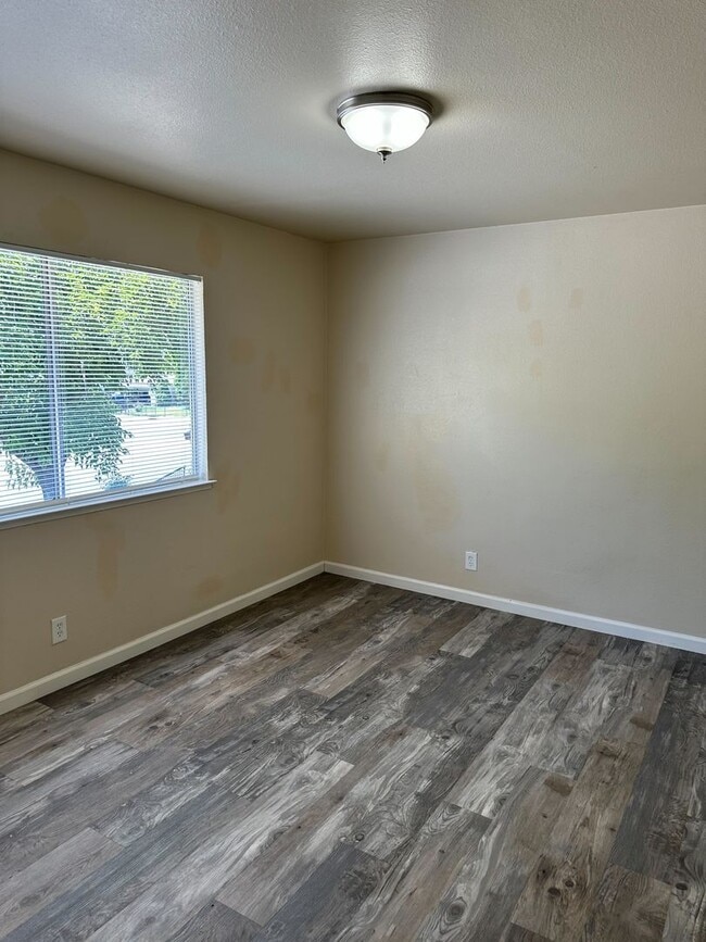 Building Photo - Comfortable 2-Bedroom Unit in North Sacram...
