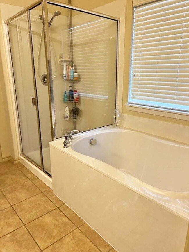 Building Photo - Beautiful 3 Bdrm 2 Bath Home in Fort Worth Texas - Near Haslet