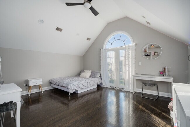 Building Photo - 5126 N Mission Dr