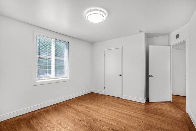 Building Photo - 3/1 Available Now Daly City