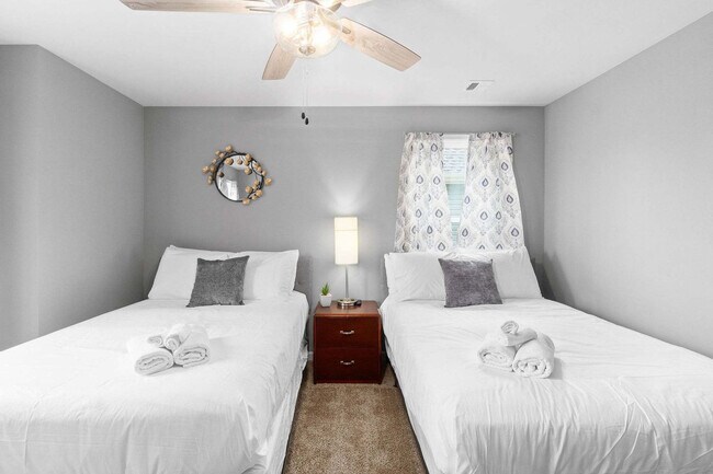 Building Photo - 867 Central Ave