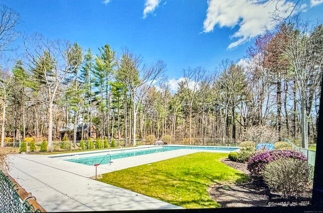 Building Photo - 136 Tunxis Village
