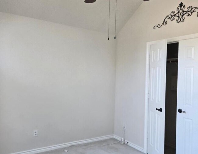 Building Photo - 5719 Candlecreek Dr