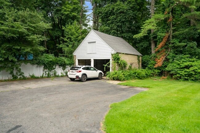 Building Photo - 48 Seaver St