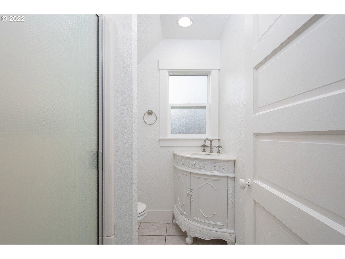 Bathroom - 2285 SW Briggs Rd