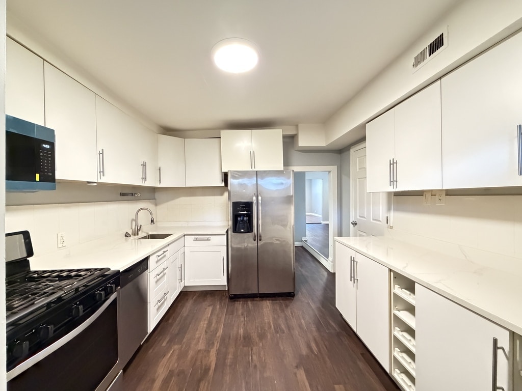 Building Photo - 3503 W Dickens Ave