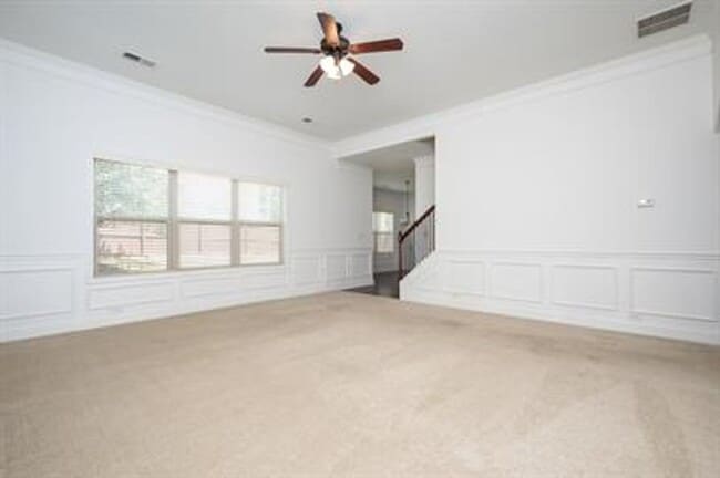 Building Photo - Stunning 4/3 Available Now!