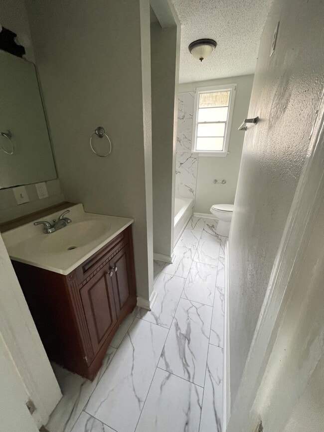 Building Photo - 2107 Montesquieu St