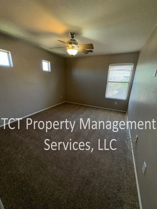 Building Photo - Beautiful 5 bedroom, 3 bath home in Chandler!