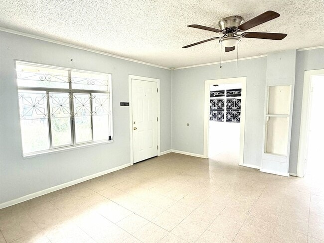 Building Photo - 3212 Pecan St